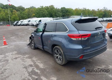2018 Toyota Highlander Le Plus from USA, damaged, VIN 5TDBZRFH3JS878598